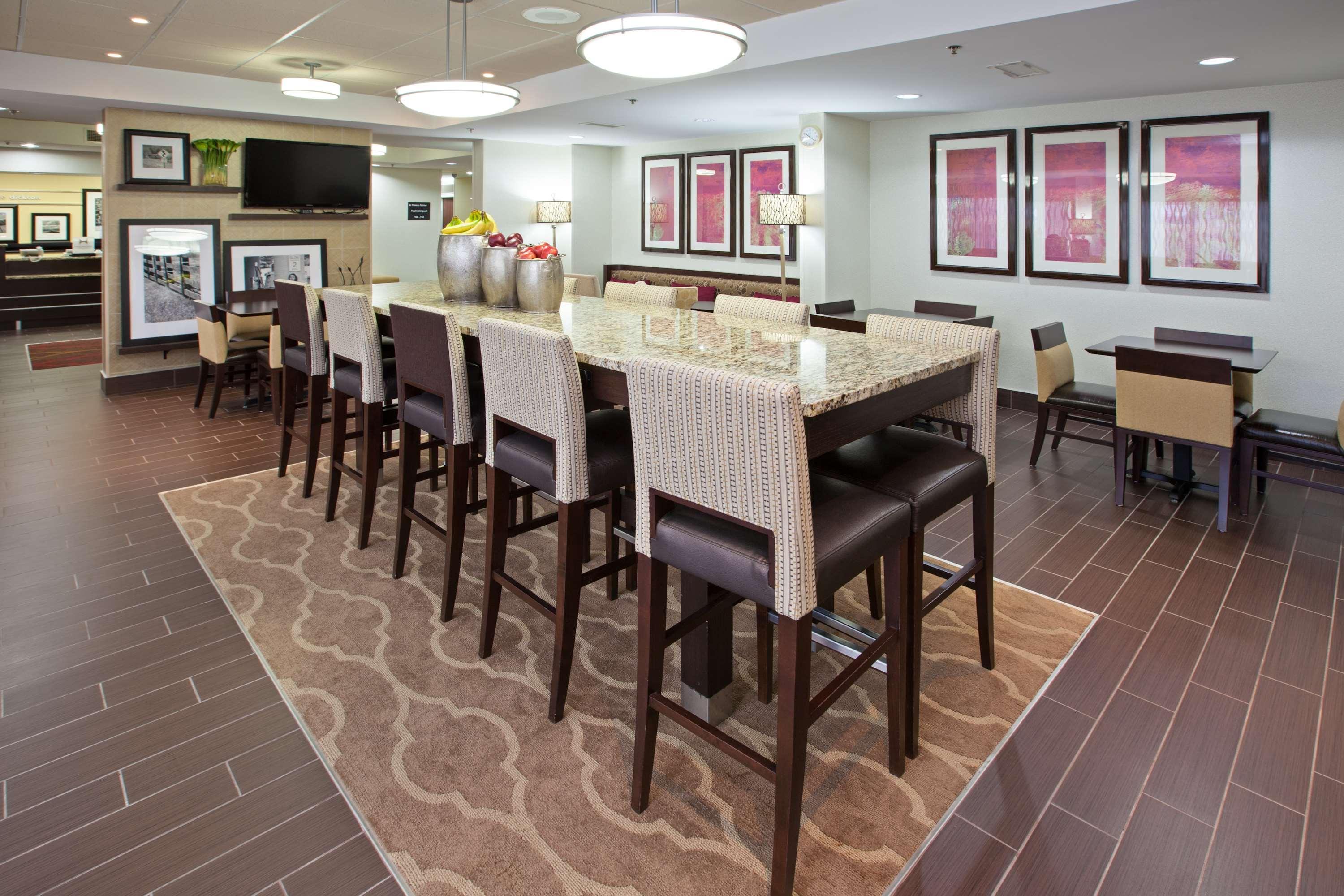 Hampton Inn Dickson Bagian luar foto