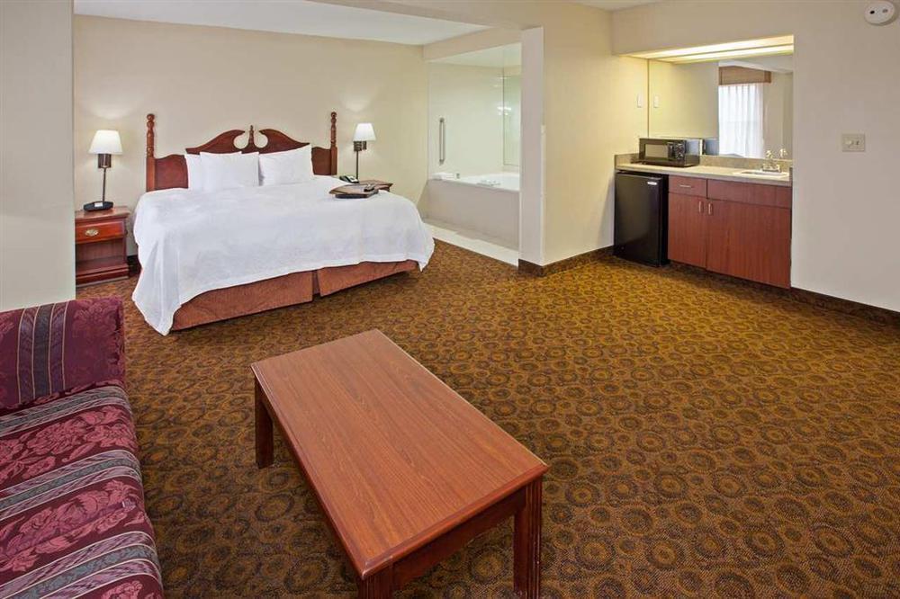 Hampton Inn Dickson Bagian luar foto