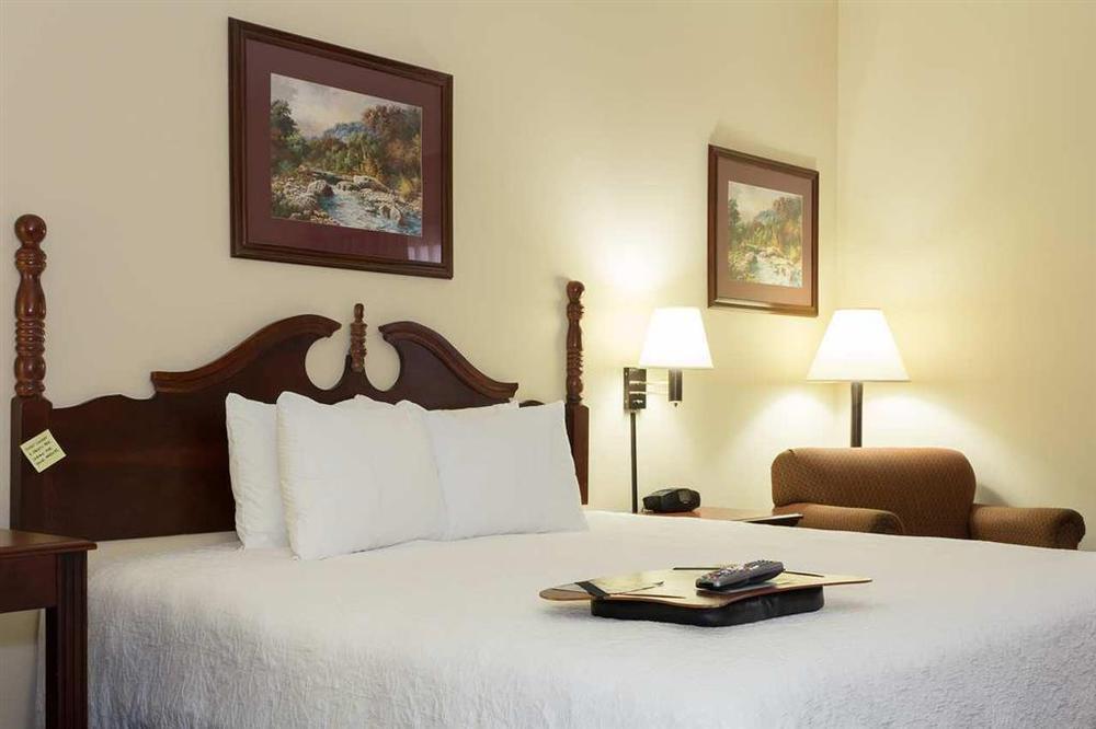 Hampton Inn Dickson Ruang foto