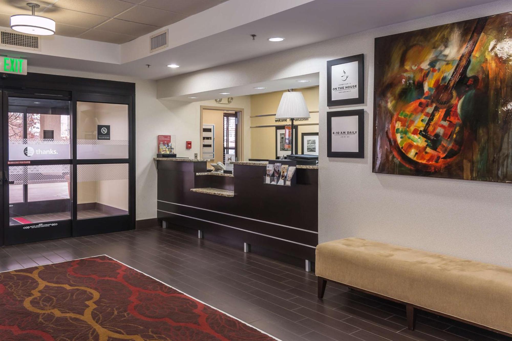 Hampton Inn Dickson Bagian luar foto