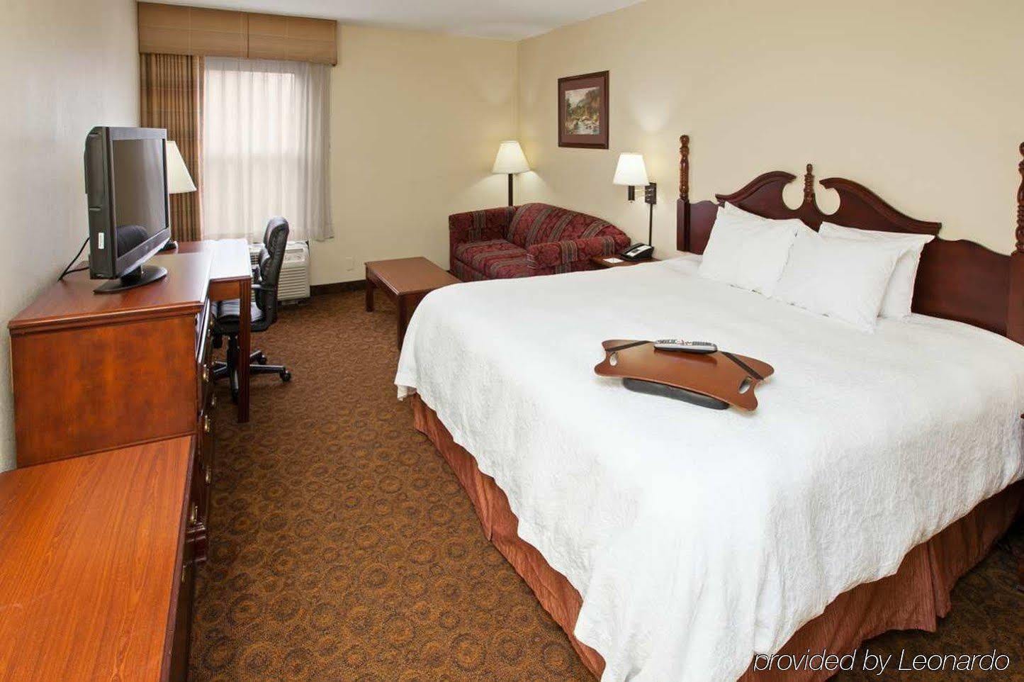 Hampton Inn Dickson Bagian luar foto