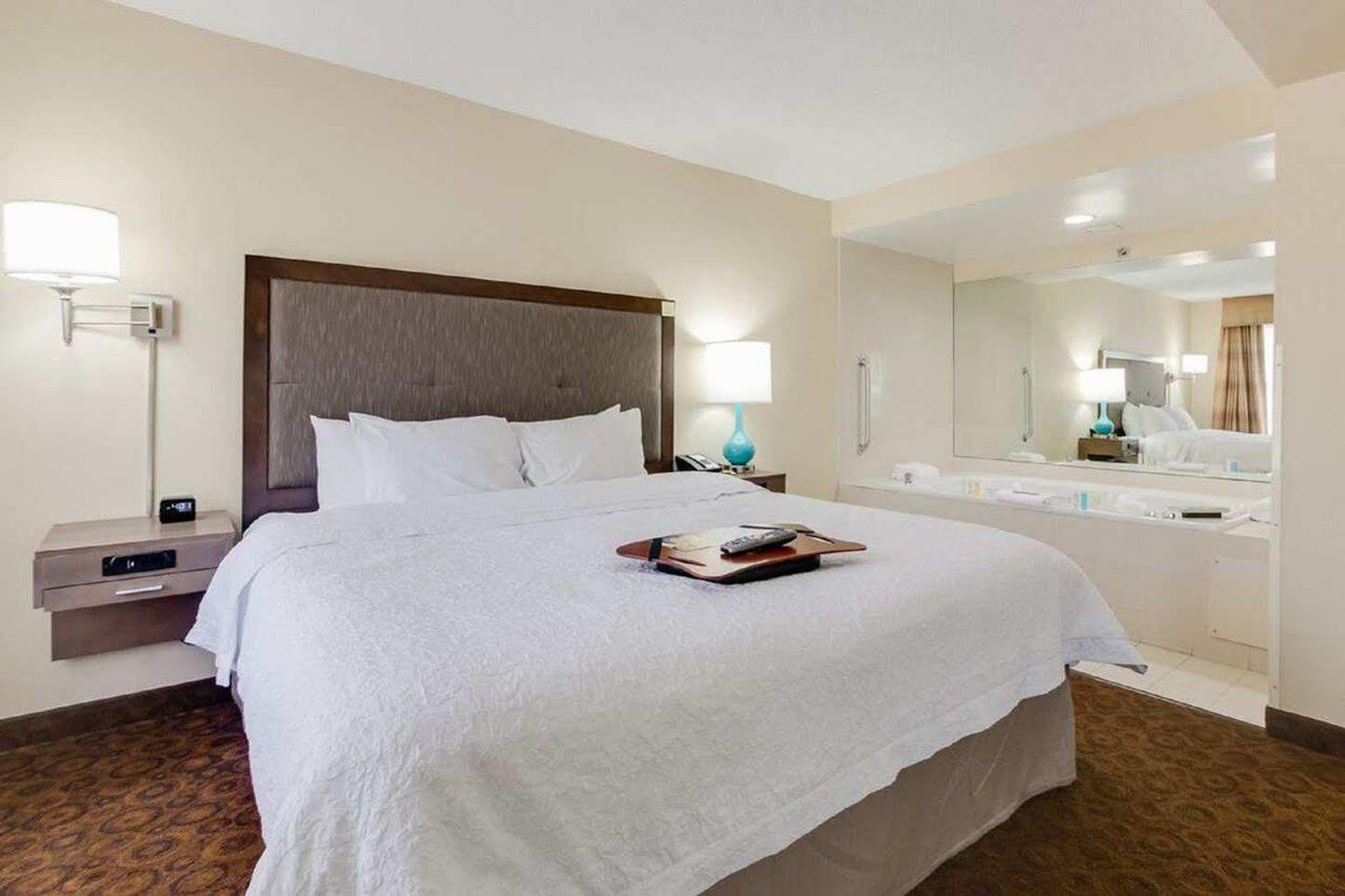 Hampton Inn Dickson Bagian luar foto
