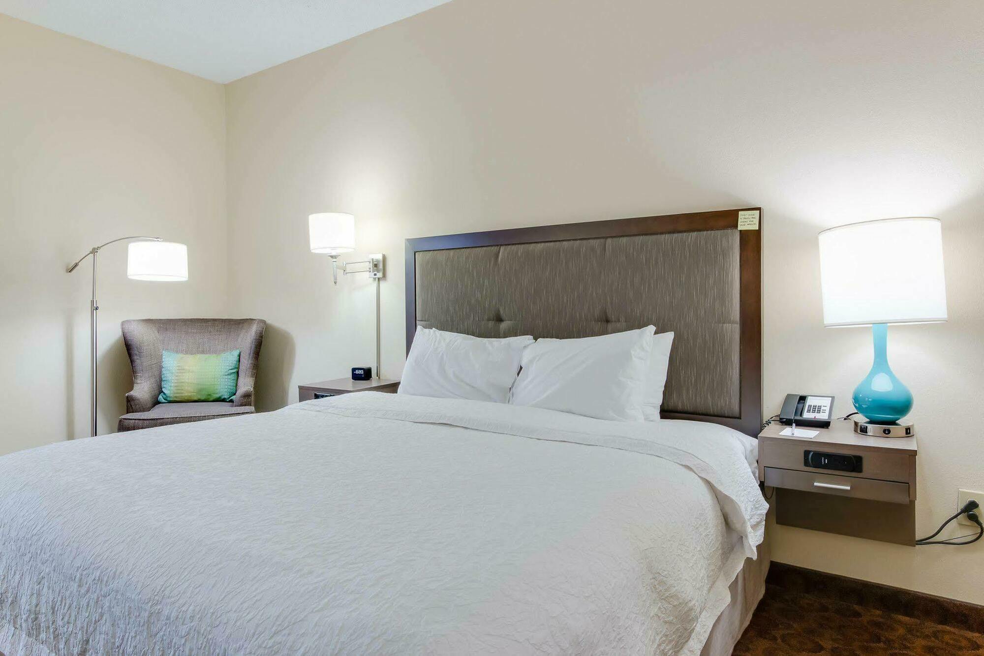 Hampton Inn Dickson Bagian luar foto