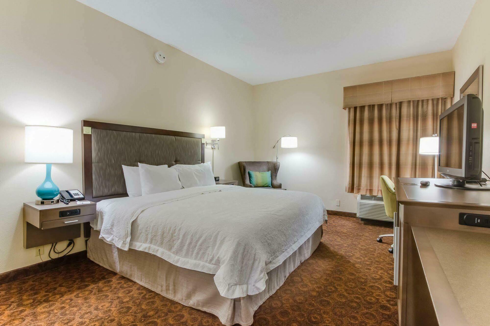 Hampton Inn Dickson Bagian luar foto