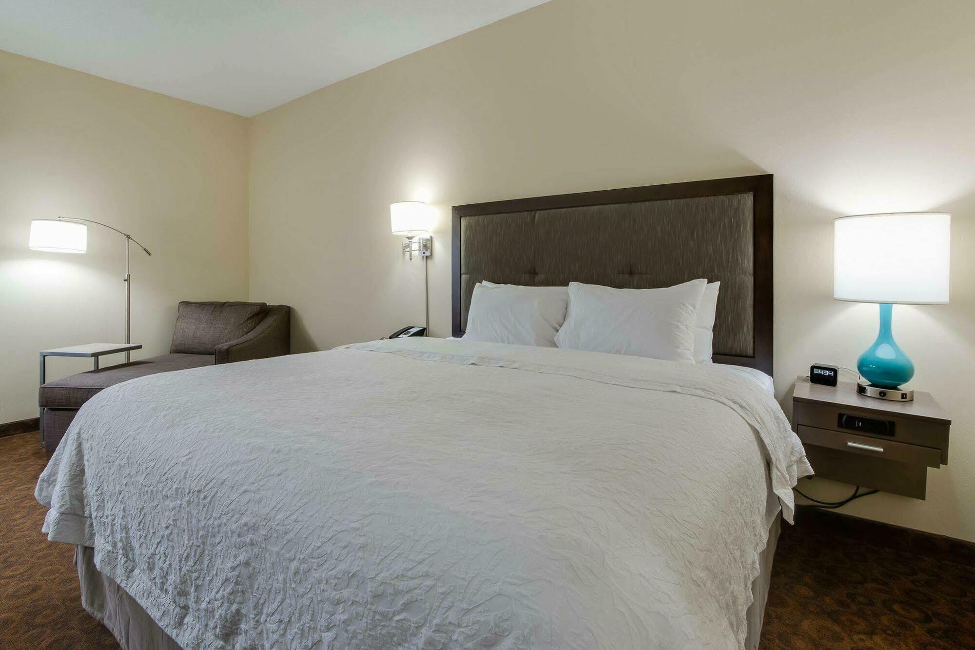 Hampton Inn Dickson Bagian luar foto