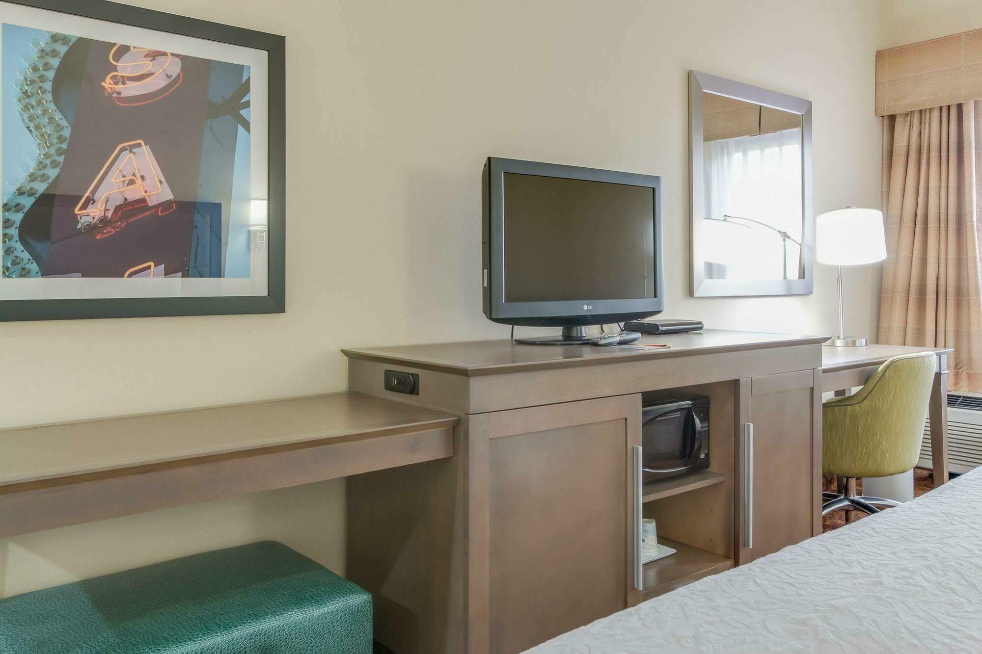 Hampton Inn Dickson Bagian luar foto