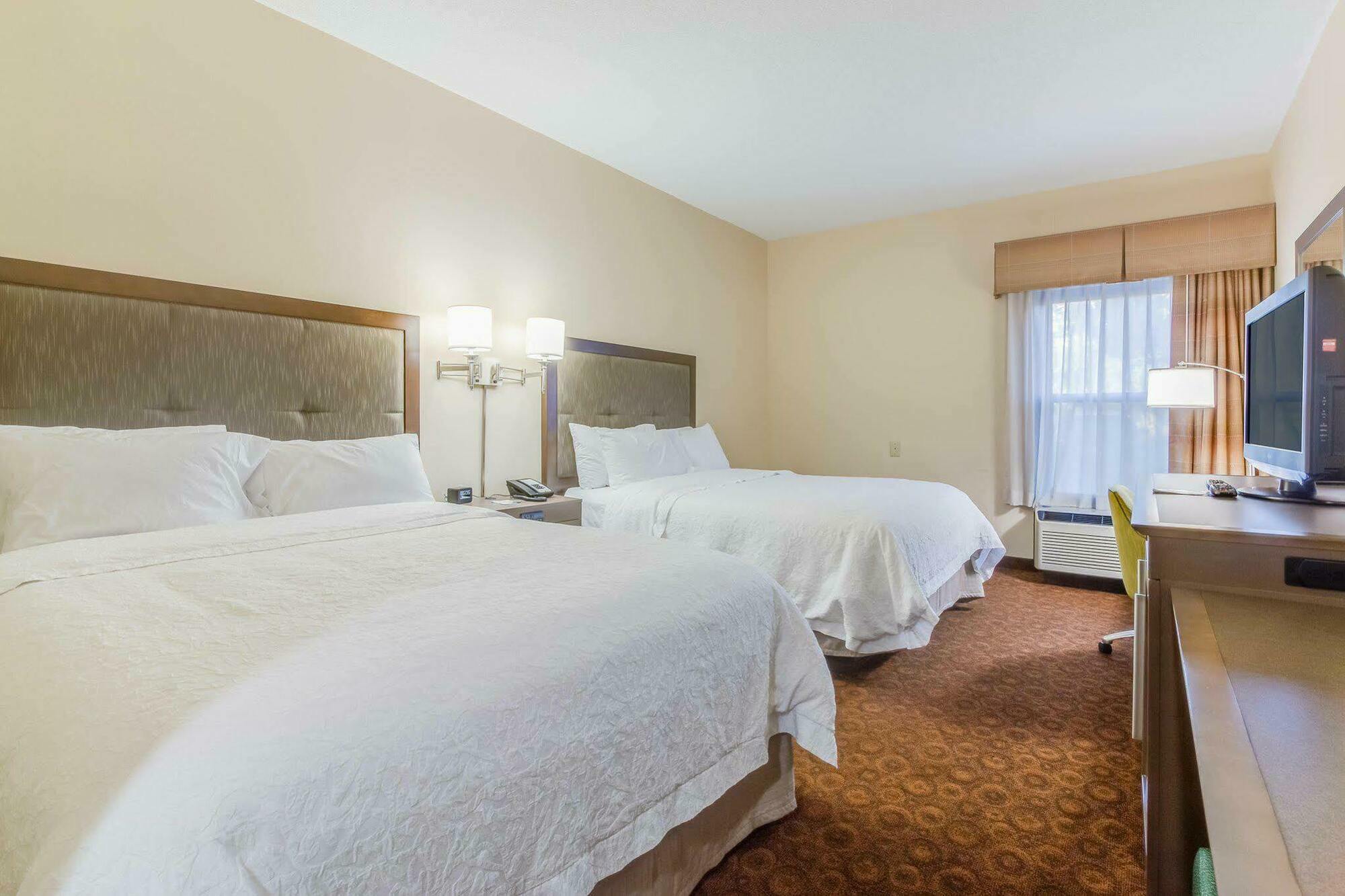 Hampton Inn Dickson Bagian luar foto