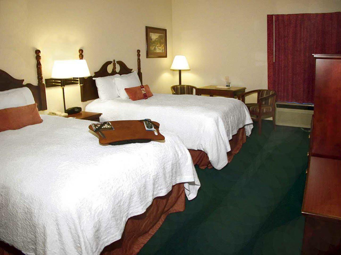 Hampton Inn Dickson Bagian luar foto
